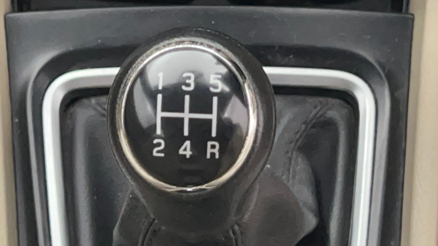 Used 2022 Maruti Suzuki Ciaz Delta 1.5 Petrol Manual interior GEAR  KNOB VIEW