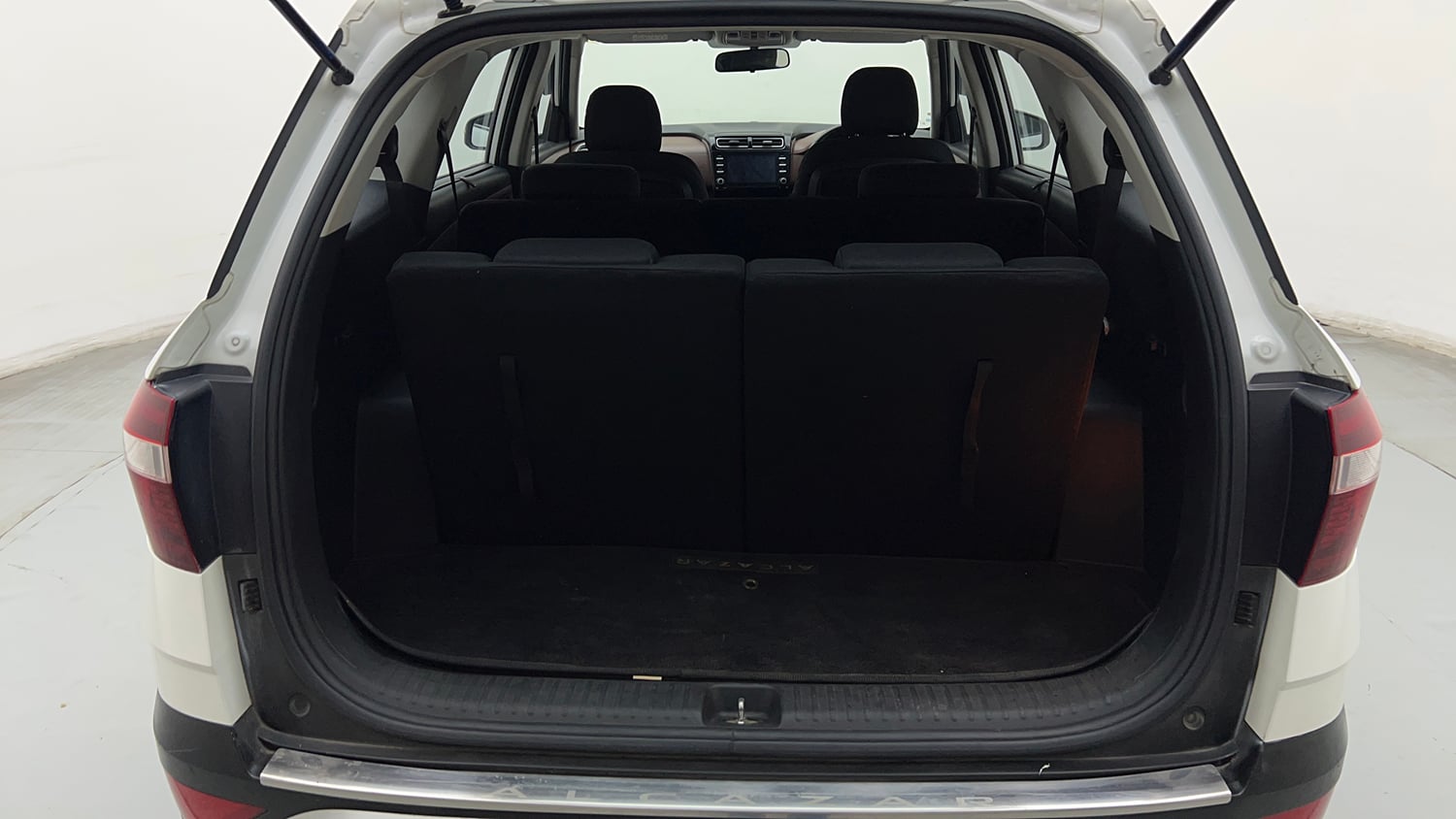 Used 2022 Hyundai Alcazar Prestige Exe (O) 7 STR 1.5 Diesel AT Diesel Automatic interior DICKY INSIDE VIEW