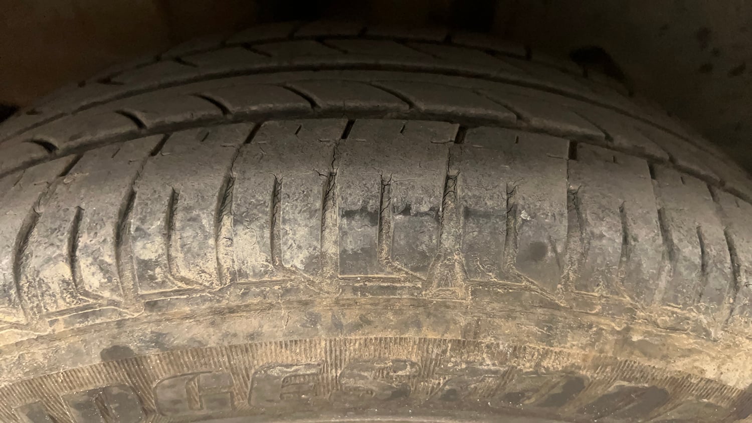 Used 2016 Tata Tiago Revotron XZ Petrol Manual tyres RIGHT REAR TYRE TREAD VIEW