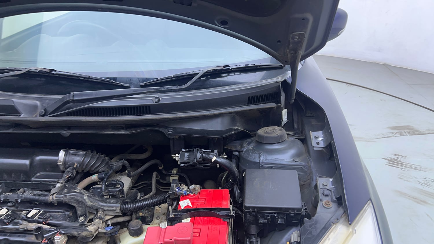 Used 2019 Maruti Suzuki Swift VXi AMT Petrol Automatic engine ENGINE LEFT SIDE HINGE & APRON VIEW