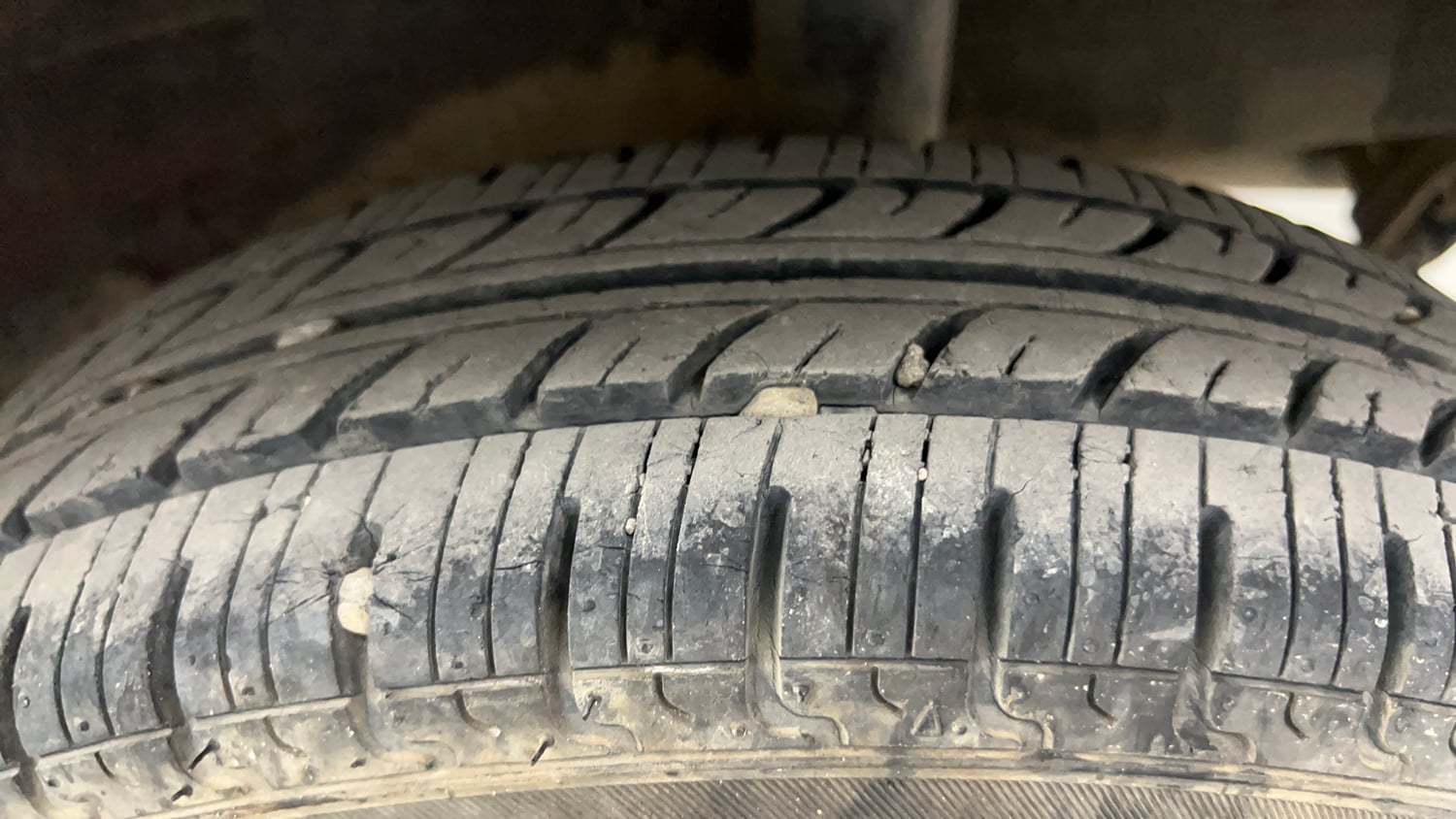 Used 2016 Renault Kwid RXT Petrol Manual tyres LEFT REAR TYRE TREAD VIEW