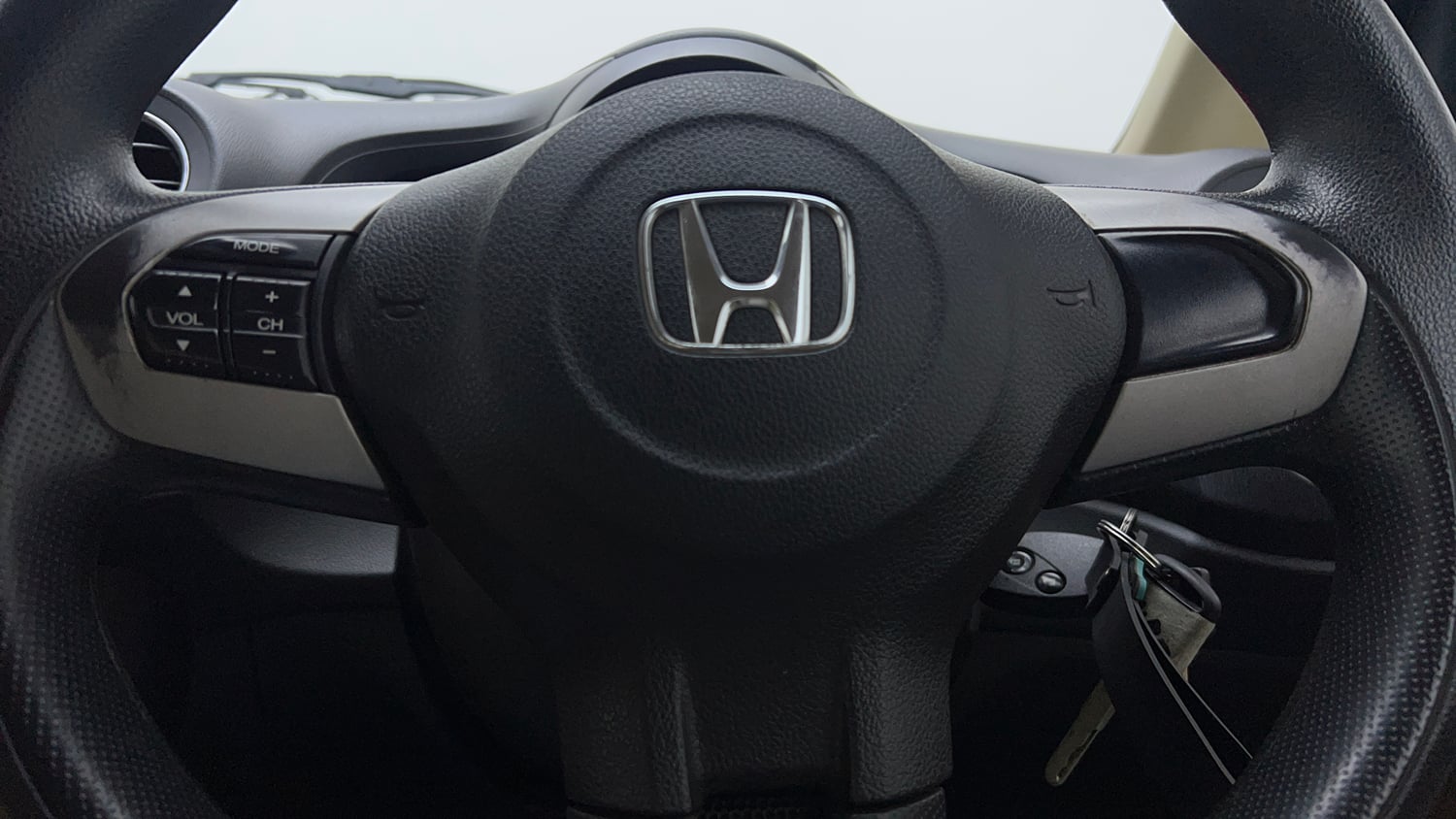 Used 2015 Honda Amaze 1.2 S i-VTEC Petrol Manual top_features Steering mounted controls