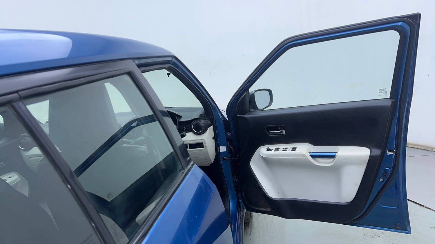 Used 2019 Maruti Suzuki Ignis [2017-2020] Zeta AMT Petrol Dual Tone Petrol Automatic interior RIGHT FRONT DOOR OPEN VIEW