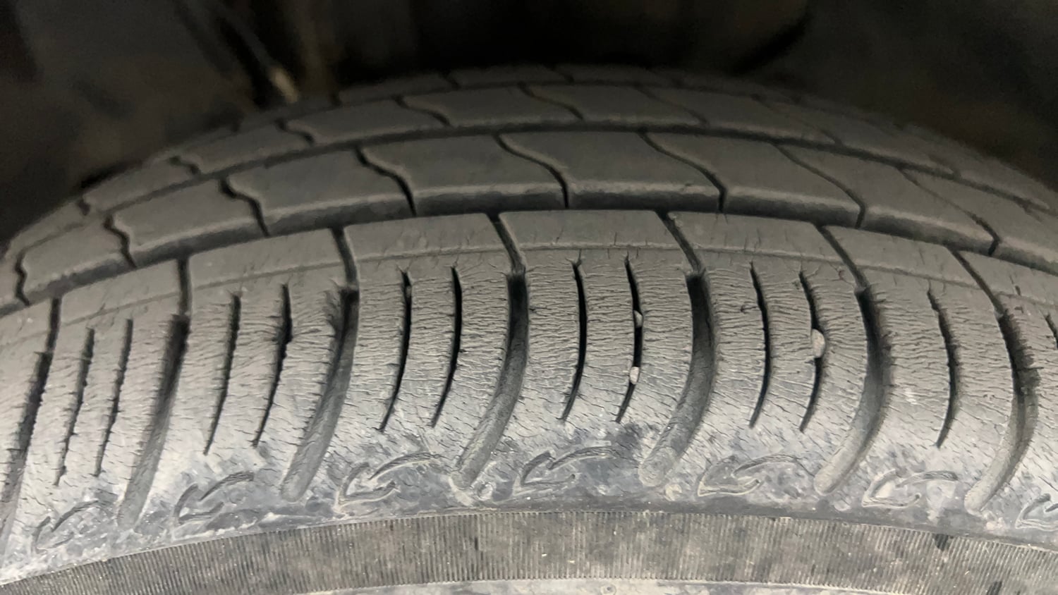 Used 2024 Tata Tigor XZA iCNG Cng Automatic tyres LEFT FRONT TYRE TREAD VIEW