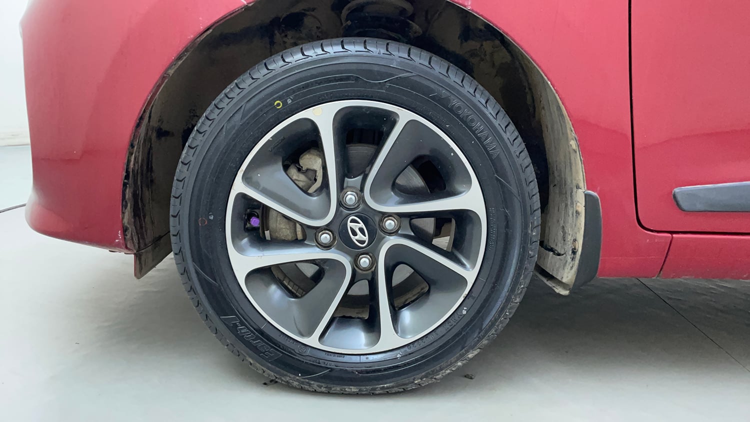 Used 2017 Hyundai Grand i10 Asta 1.2 Kappa VTVT Petrol Manual tyres LEFT FRONT TYRE RIM VIEW