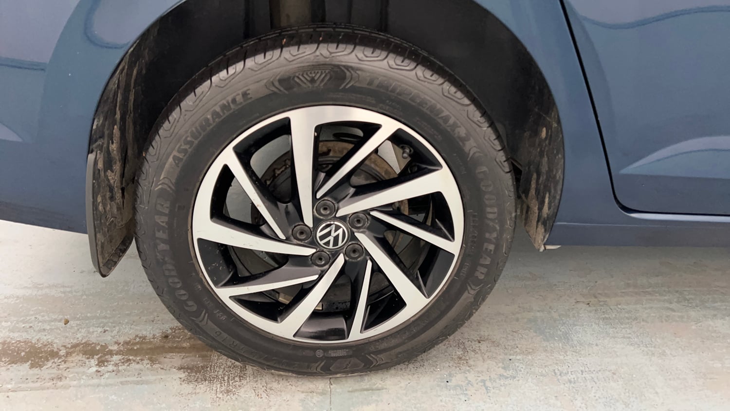 Used 2023 Volkswagen Virtus Topline 1.0 TSI MT Petrol Manual tyres RIGHT REAR TYRE RIM VIEW