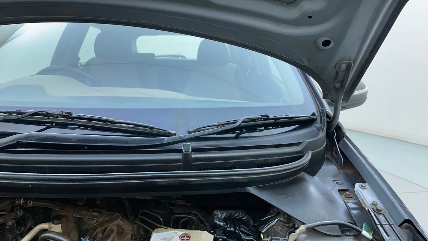 Used 2019 Hyundai Elite i20 Asta 1.2 (O) Petrol Manual engine ENGINE LEFT SIDE HINGE & APRON VIEW