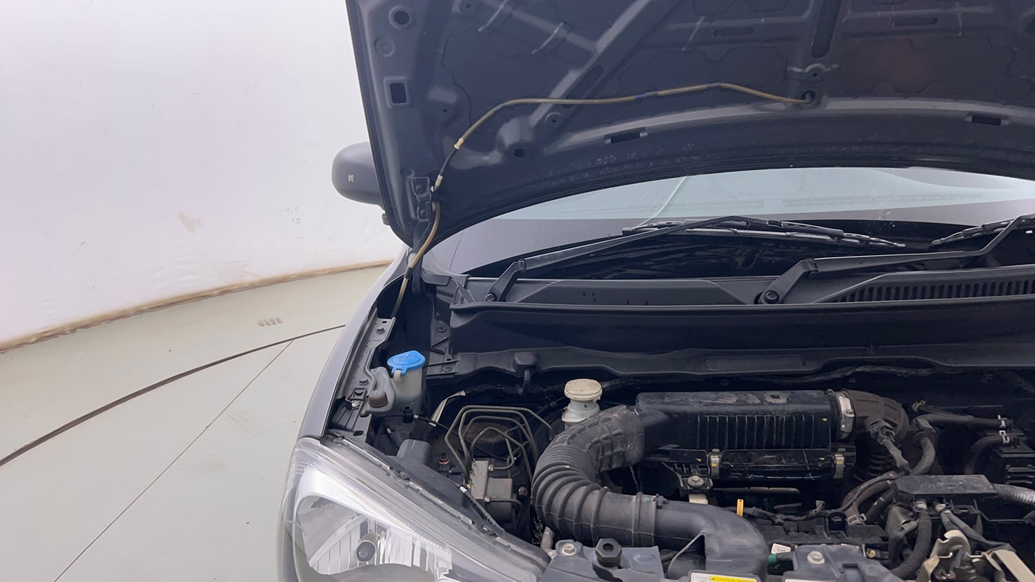 Used 2022 Maruti Suzuki S-Presso VXi (O) Petrol Manual engine ENGINE RIGHT SIDE HINGE & APRON VIEW