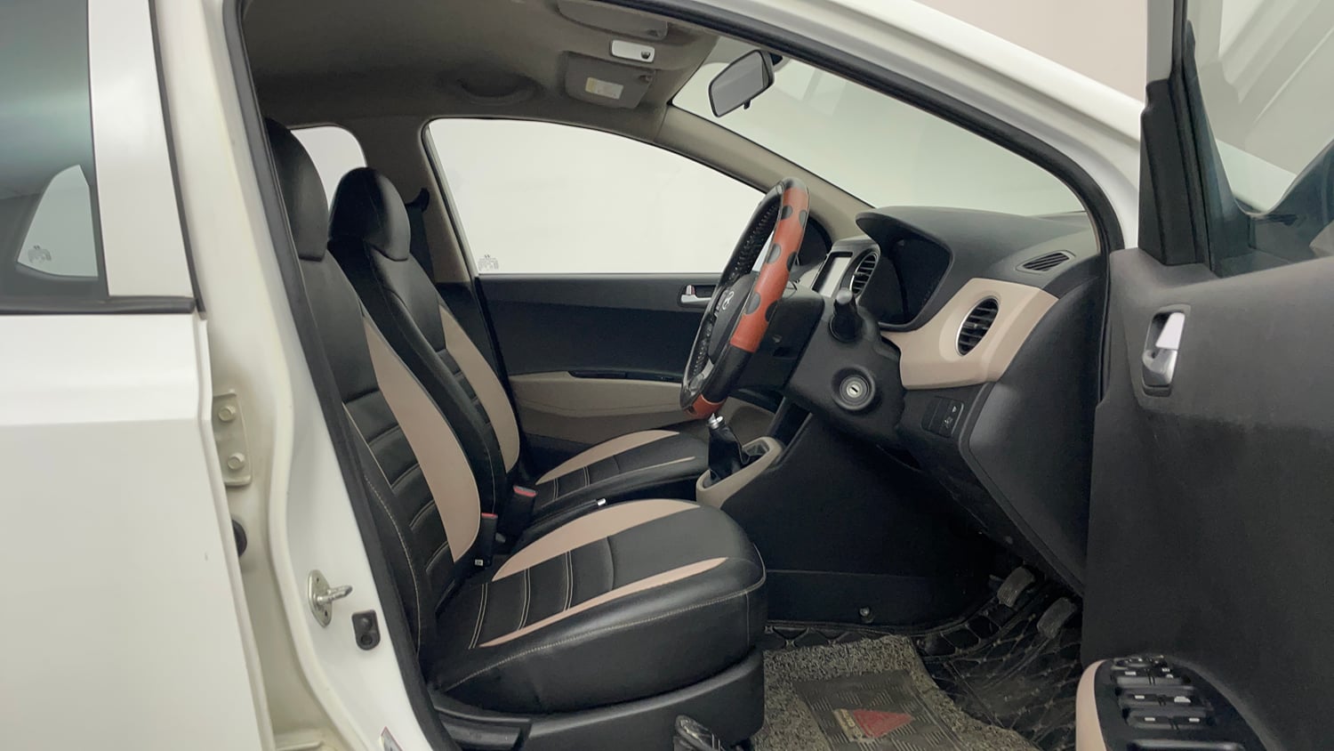 Used 2019 Hyundai Grand i10 Sportz 1.2 Kappa VTVT Petrol Manual interior RIGHT SIDE FRONT DOOR CABIN VIEW