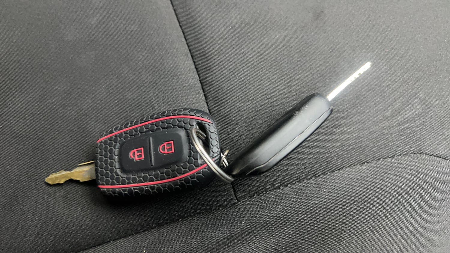 Used 2018 Renault Kwid 1.0 RXT AMT Opt Petrol Automatic extra CAR KEY VIEW