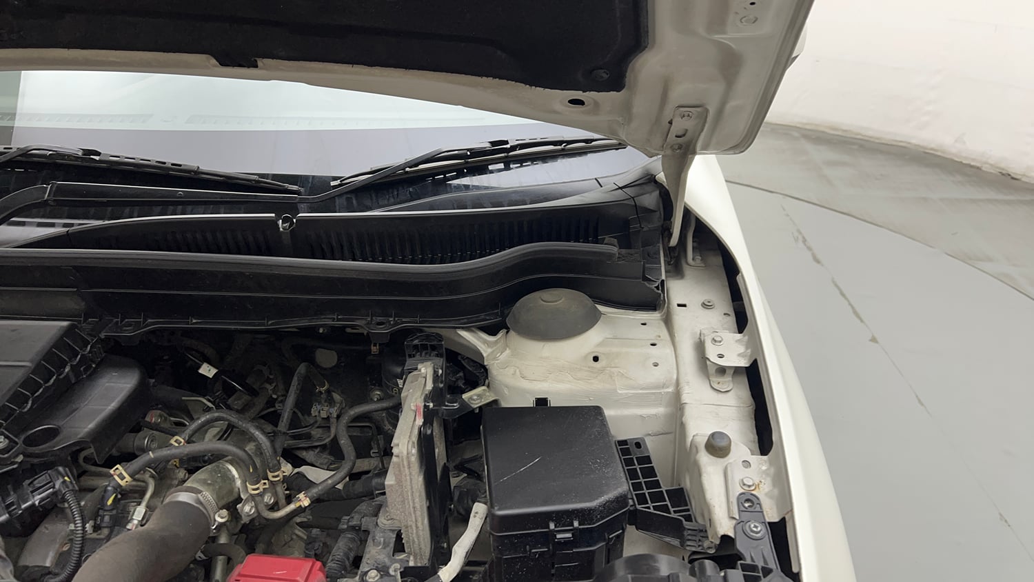 Used 2019 Maruti Suzuki Vitara Brezza [2016-2020] VDi Diesel Manual engine ENGINE LEFT SIDE HINGE & APRON VIEW