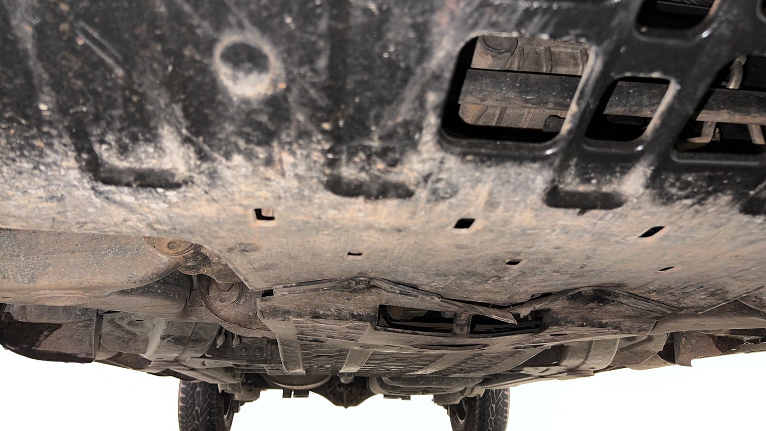 Used 2016 Mahindra TUV300 T8 Diesel Manual extra FRONT LEFT UNDERBODY VIEW