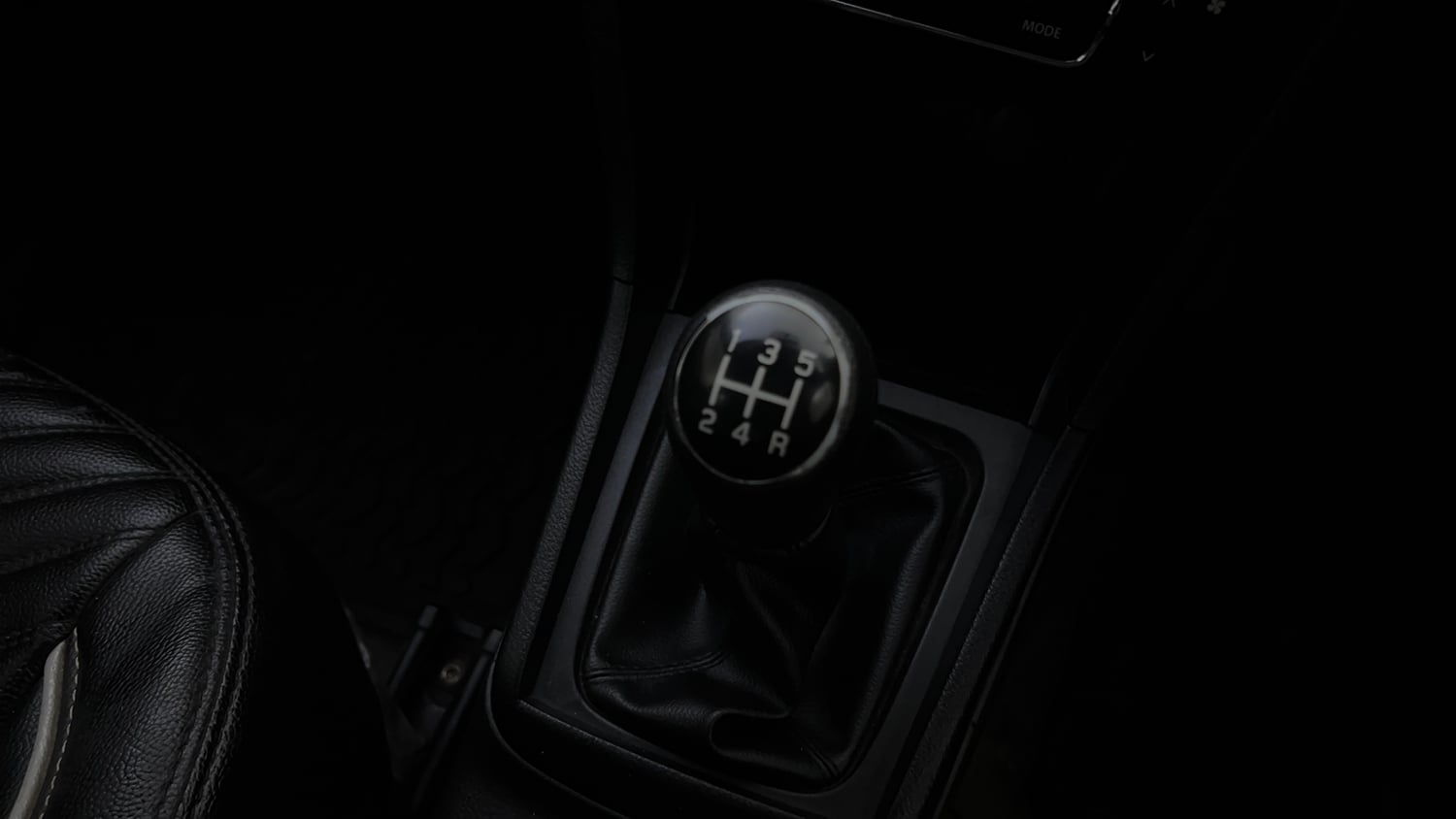 Used 2022 maruti-suzuki Vitara Brezza VXi Petrol Manual interior GEAR  KNOB VIEW