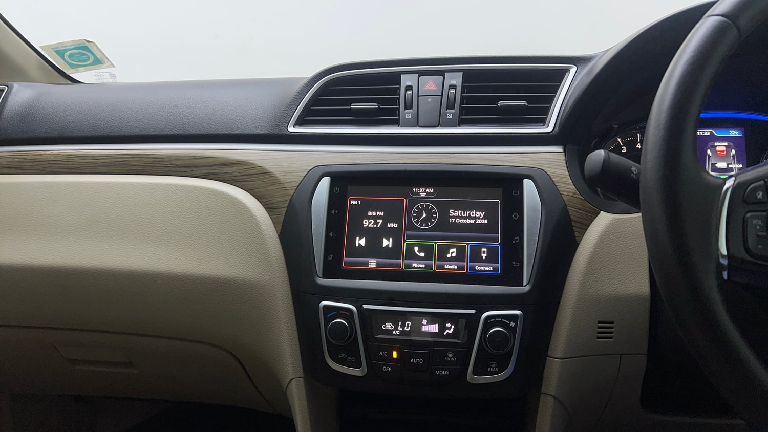 Used 2023 Maruti Suzuki Ciaz Alpha 1.5 Petrol Manual top_features Integrated (in-dash) music system