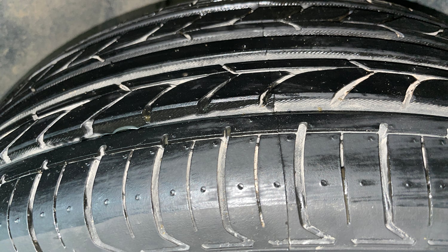 Used 2022 Tata Punch Creative Dual Tone AMT Petrol Automatic tyres RIGHT FRONT TYRE TREAD VIEW
