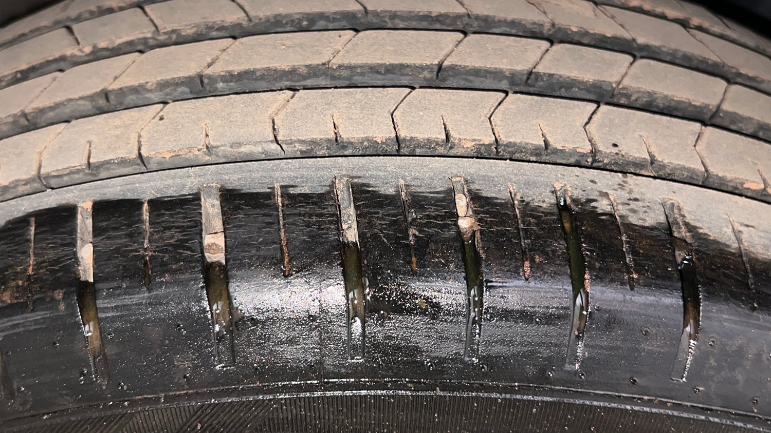 Used 2023 Toyota Glanza V AMT Petrol Automatic tyres RIGHT REAR TYRE TREAD VIEW