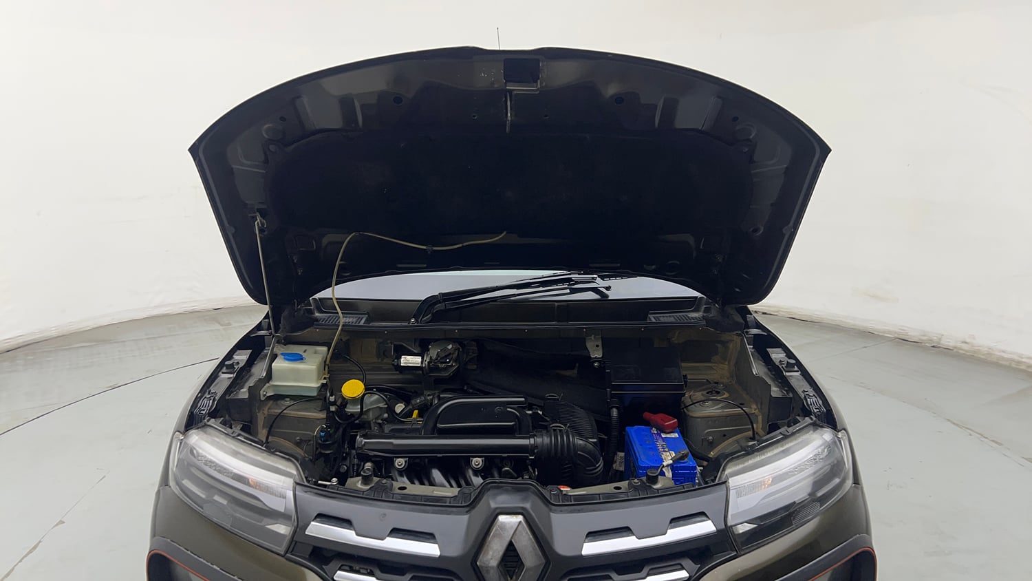 Used 2022 Renault Kwid CLIMBER 1.0 (O) Petrol Manual engine ENGINE & BONNET OPEN FRONT VIEW