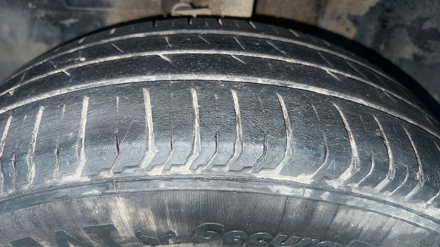 Used 2022 Tata Punch Pure MT Petrol + CNG(Outside Fitted) Cng Manual tyres LEFT FRONT TYRE TREAD VIEW