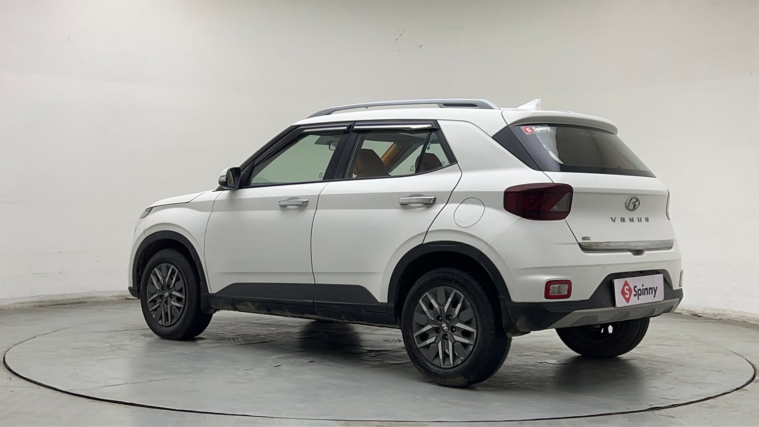 Used 2021 Hyundai Venue SX 1.5 CRDi Diesel Manual exterior LEFT REAR CORNER VIEW
