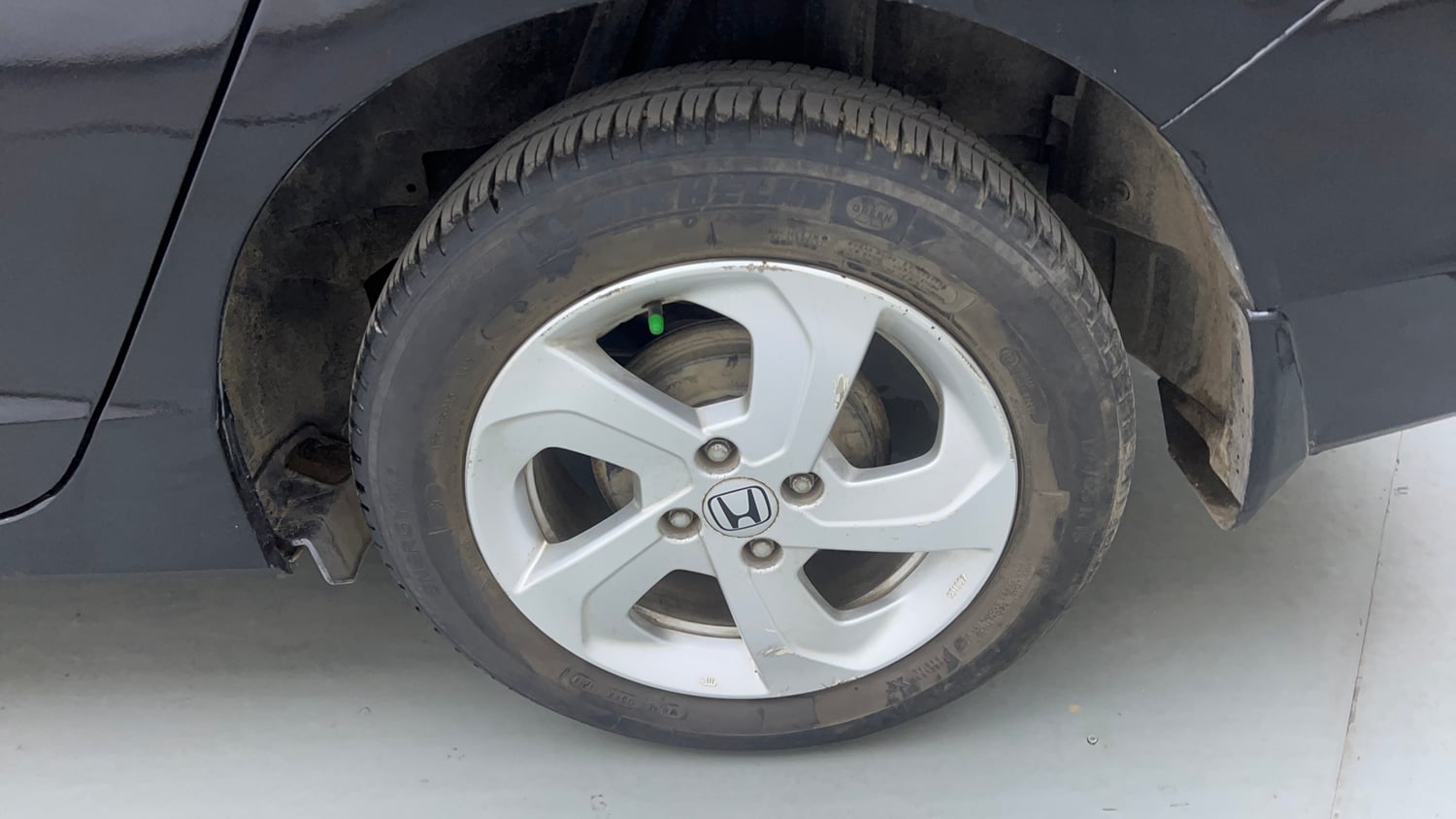 Used 2014 Honda City VX CVT Petrol Automatic tyres LEFT REAR TYRE RIM VIEW