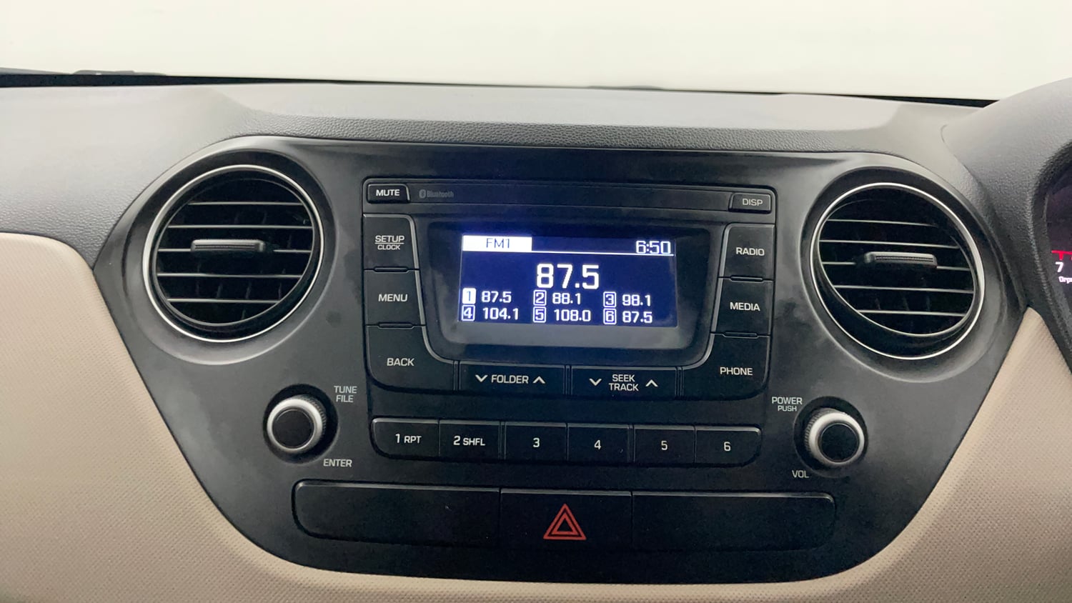 Used 2018 Hyundai Grand i10 Magna 1.2 Kappa VTVT Petrol Manual top_features Integrated (in-dash) music system