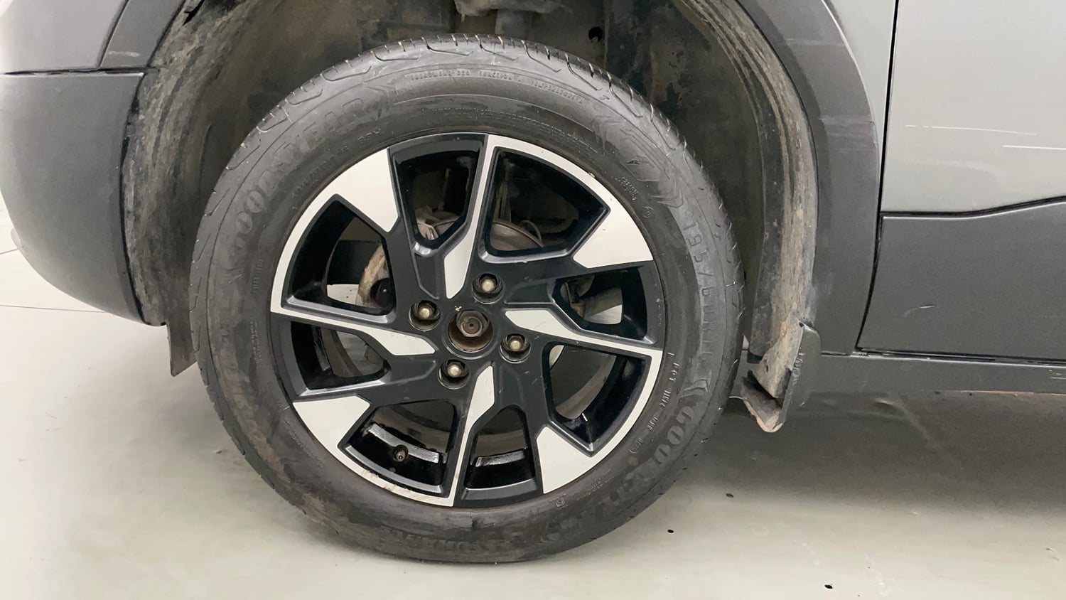 Used 2022 Tata Punch Creative Dual Tone AMT Petrol Automatic tyres LEFT FRONT TYRE RIM VIEW