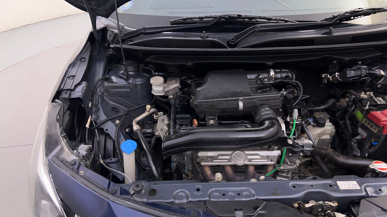 Used 2022 Maruti Suzuki Baleno Alpha AGS Petrol Automatic engine ENGINE RIGHT SIDE HINGE & APRON VIEW