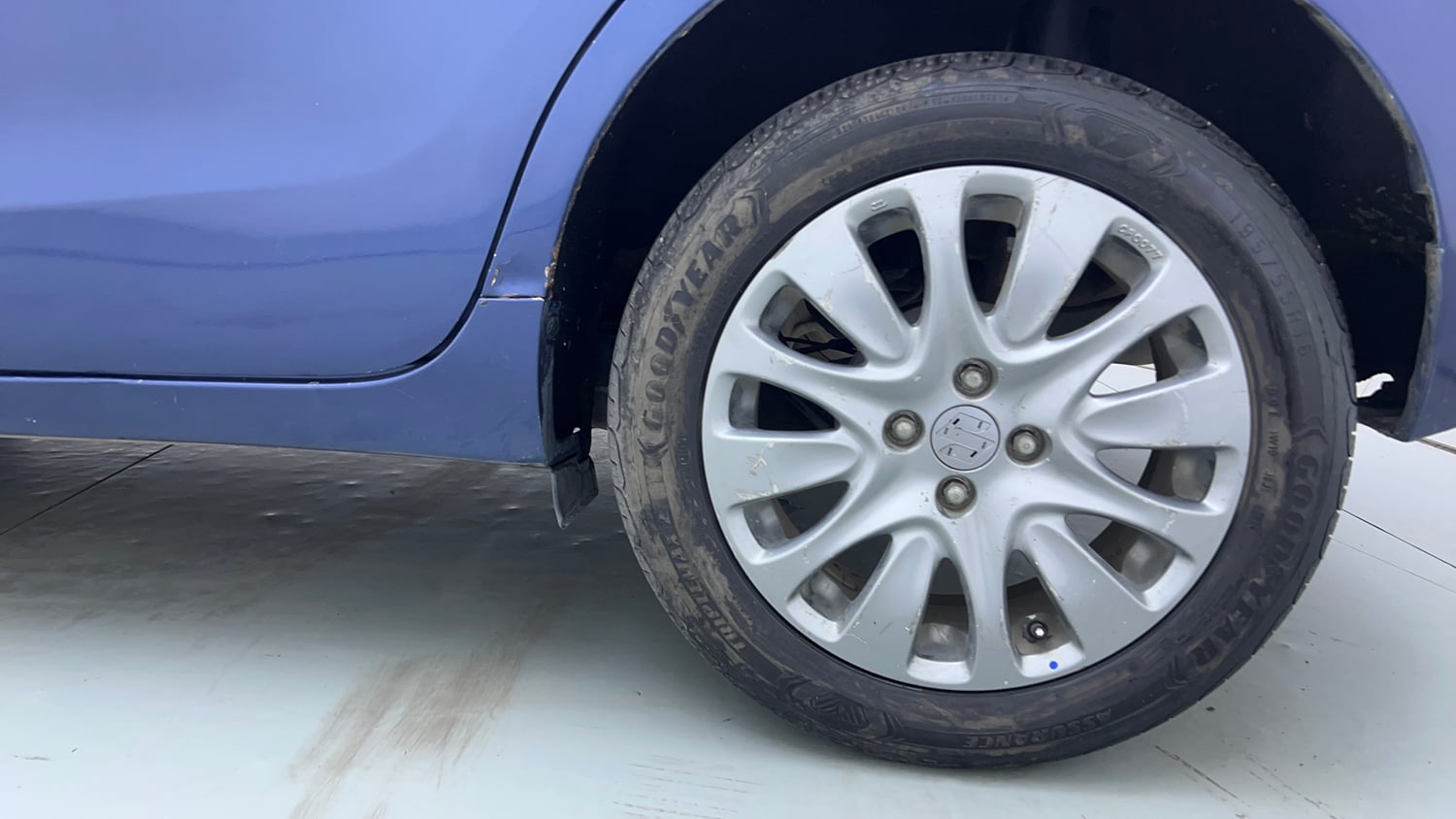 Used 2016 Maruti Suzuki Baleno Zeta 1.2 AT Petrol Automatic tyres LEFT REAR TYRE RIM VIEW