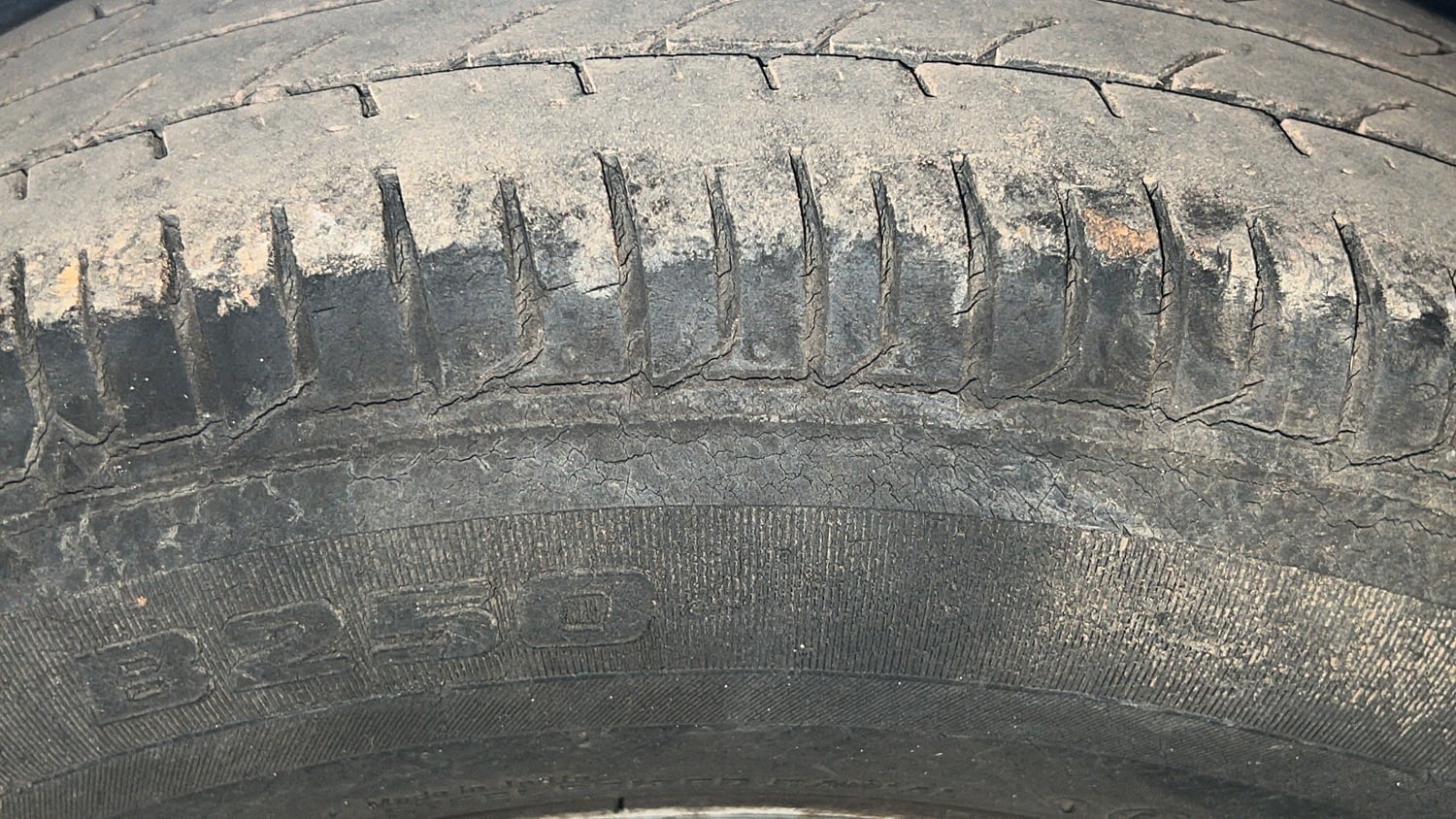 Used 2013 Hyundai i10 Era 1.1 iRDE2 Petrol Manual tyres LEFT REAR TYRE TREAD VIEW