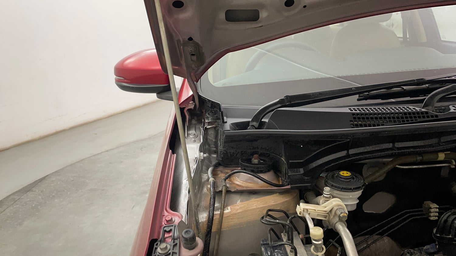 Used 2018 Honda Amaze 1.2 S CVT Petrol Petrol Automatic engine ENGINE RIGHT SIDE HINGE & APRON VIEW