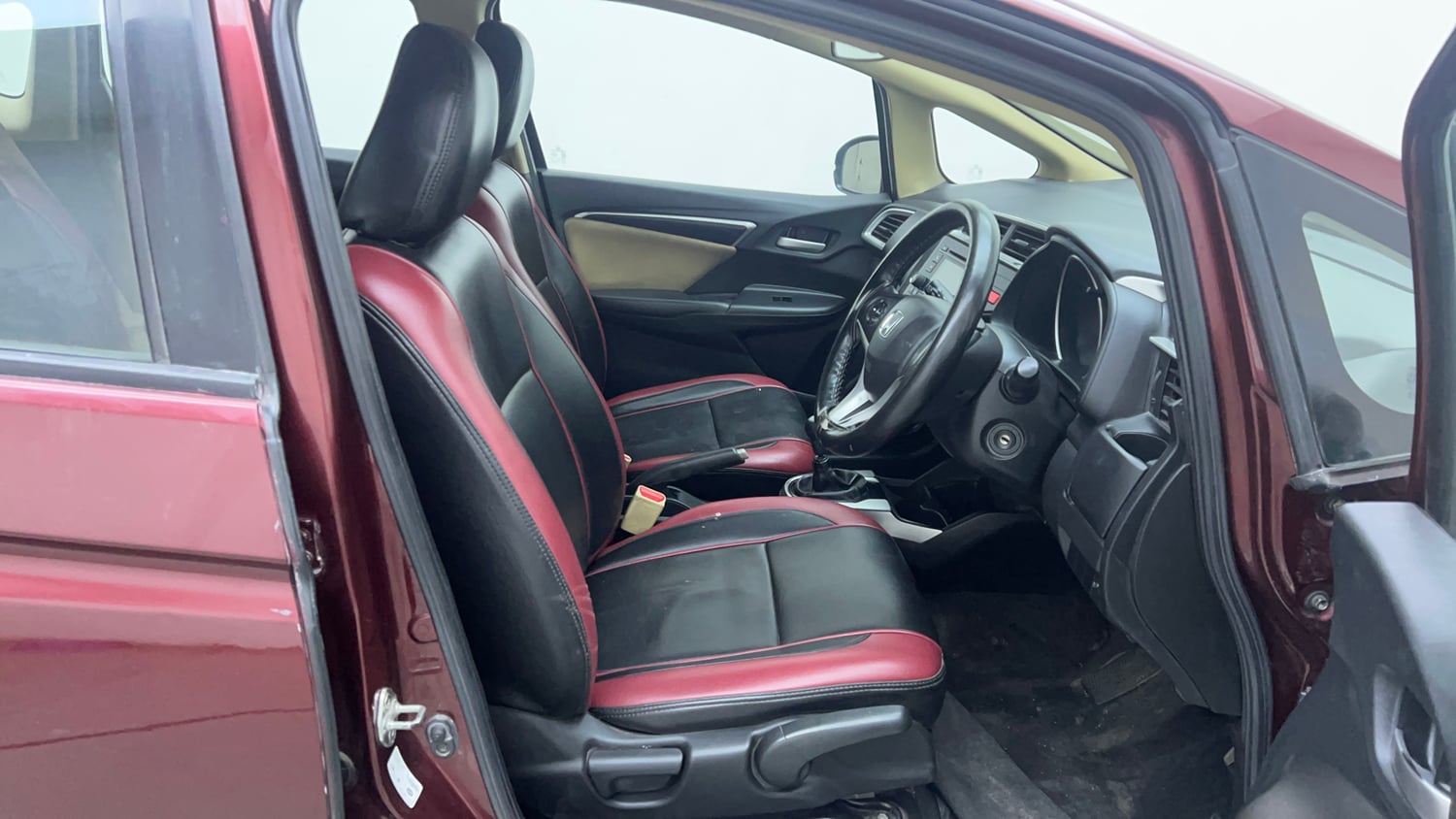 Used 2016 Honda Jazz V Petrol Petrol Manual interior RIGHT SIDE FRONT DOOR CABIN VIEW