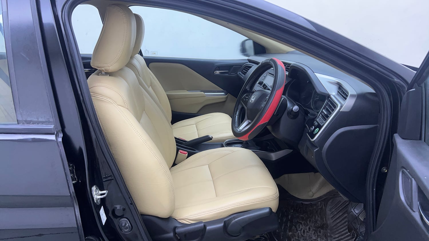 Used 2014 Honda City VX CVT Petrol Automatic interior RIGHT SIDE FRONT DOOR CABIN VIEW
