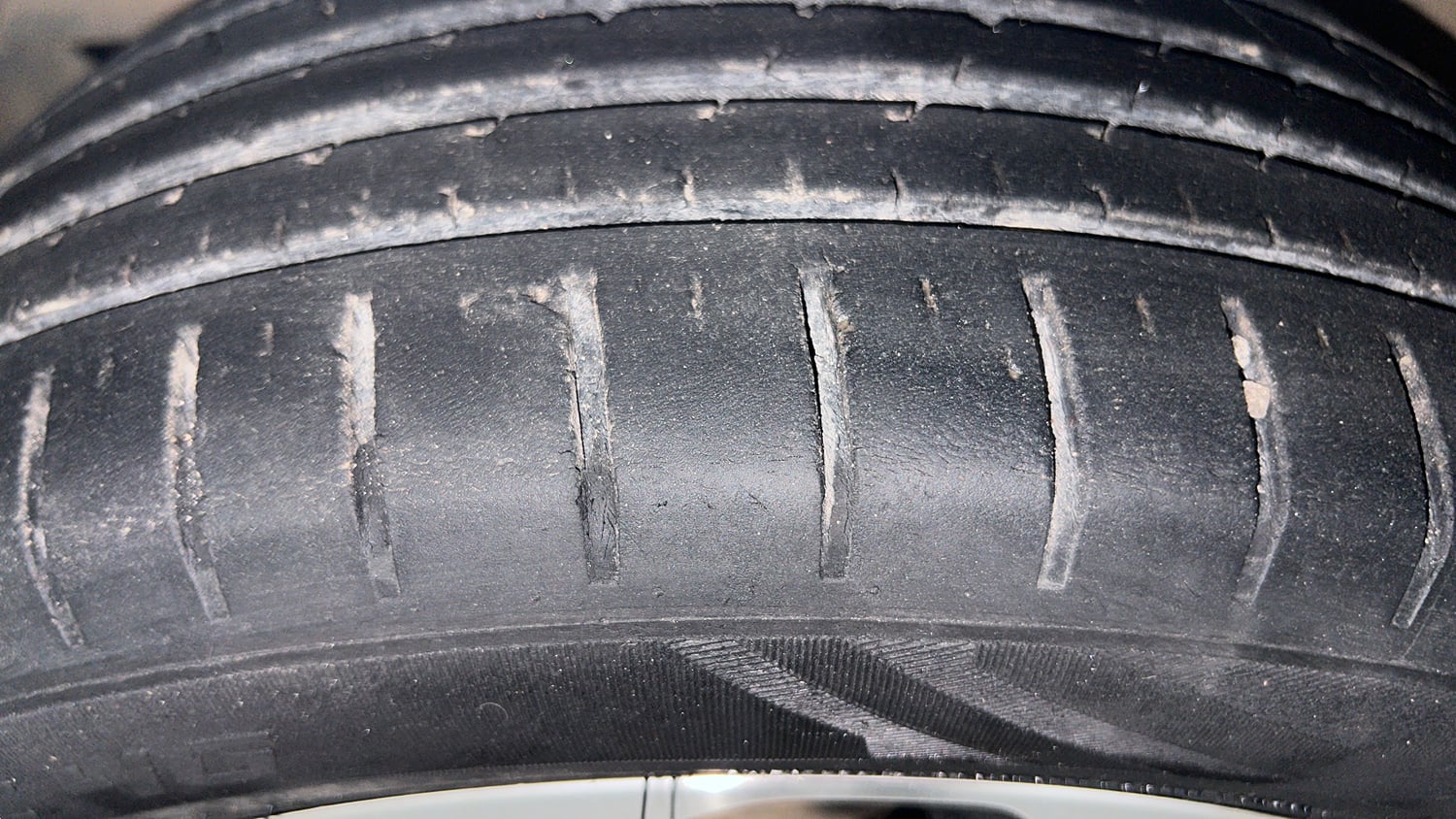 Used 2023 Maruti Suzuki Baleno Alpha AGS Petrol Automatic tyres LEFT FRONT TYRE TREAD VIEW