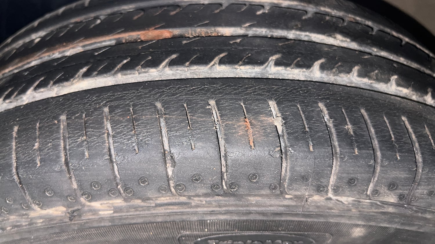 Used 2017 Hyundai Elite i20 Sportz 1.2 Petrol Manual tyres LEFT FRONT TYRE TREAD VIEW