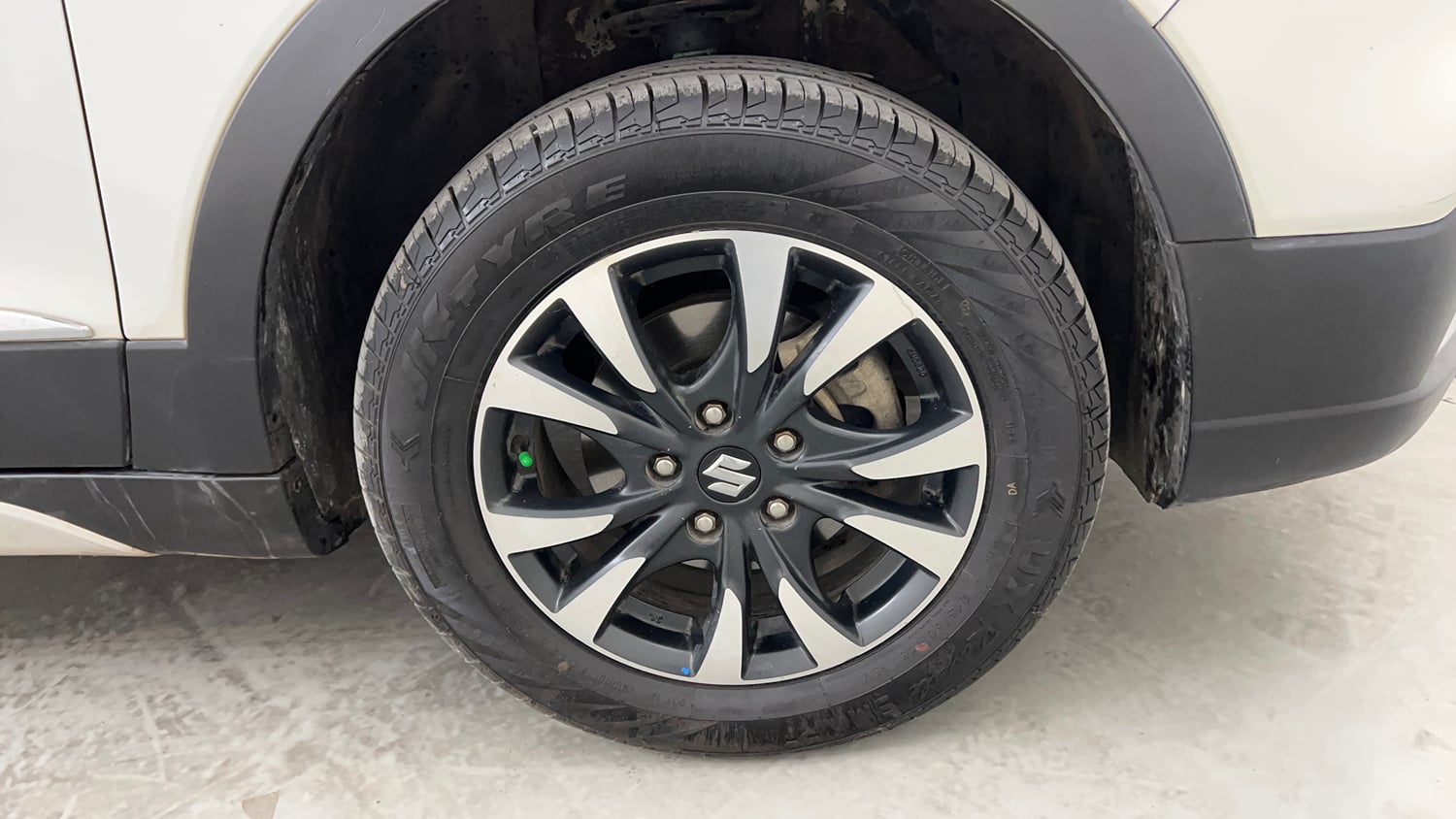 Used 2021 Maruti Suzuki S-Cross Alpha Petrol Manual tyres RIGHT FRONT TYRE RIM VIEW