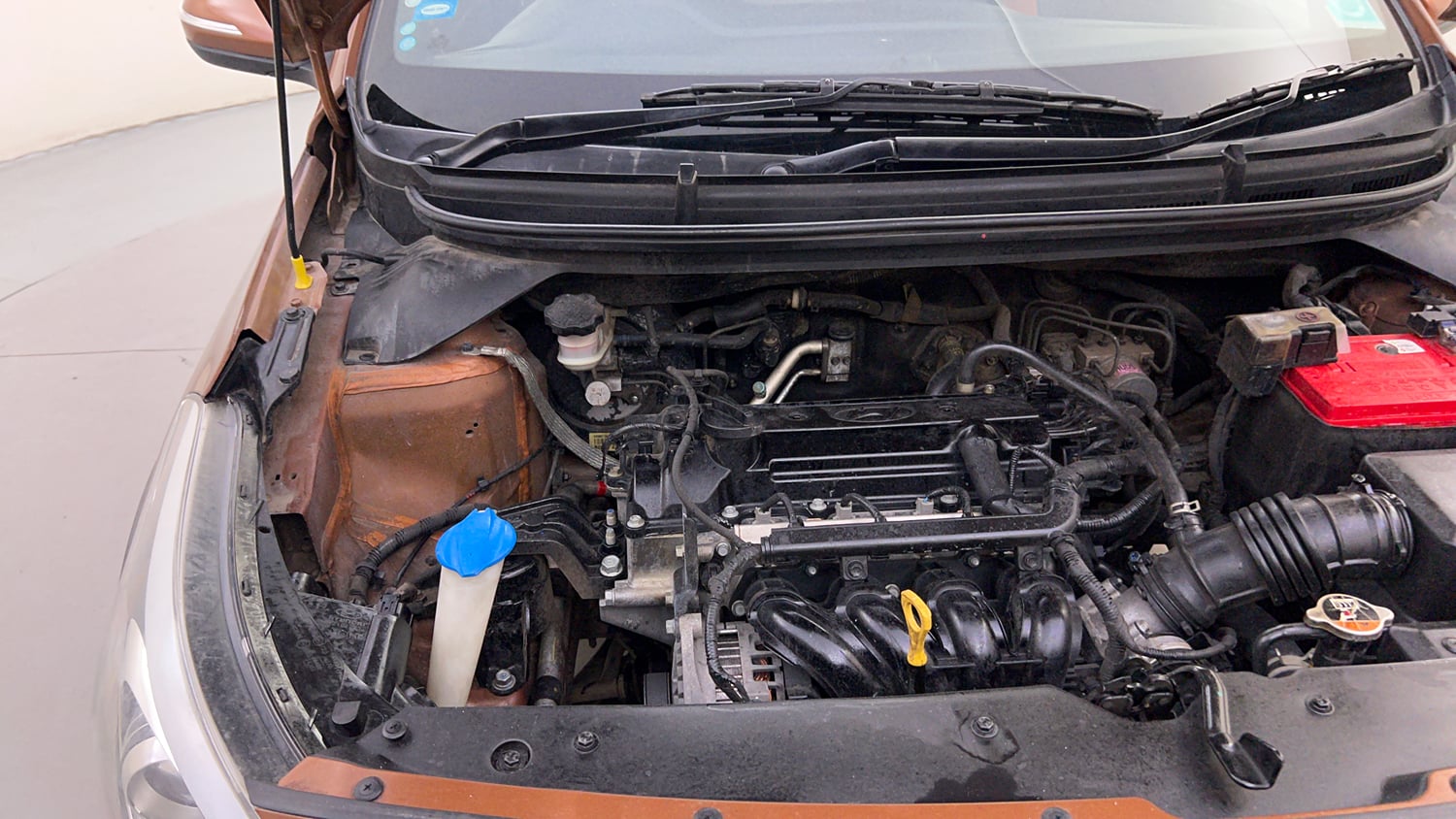 Used 2018 Hyundai i20 Active 1.2 SX Petrol Manual engine ENGINE RIGHT SIDE HINGE & APRON VIEW