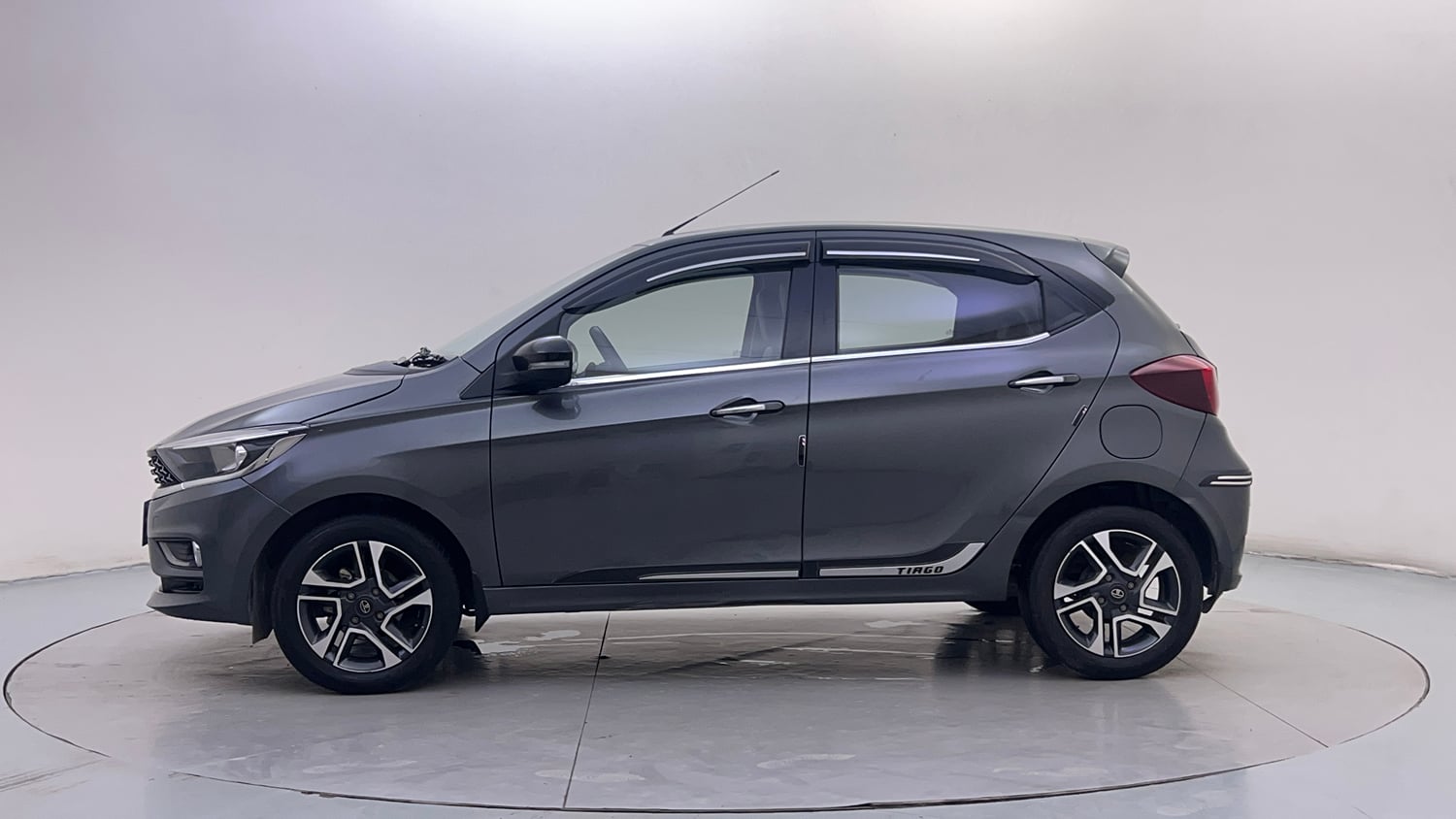 Used 2022 Tata Tiago XZ Plus Petrol Manual exterior LEFT SIDE VIEW