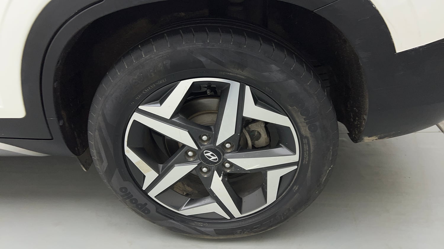 Used 2022 Hyundai Alcazar Prestige Exe (O) 7 STR 1.5 Diesel AT Diesel Automatic tyres LEFT REAR TYRE RIM VIEW