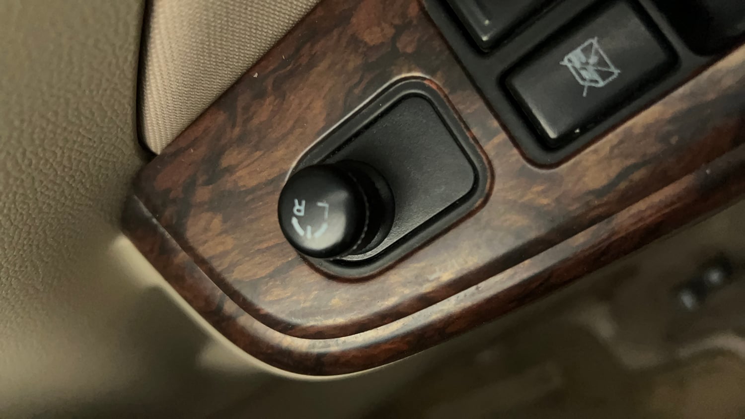 Used 2019 Maruti Suzuki Dzire VXi AMT Petrol Automatic top_features Adjustable ORVM