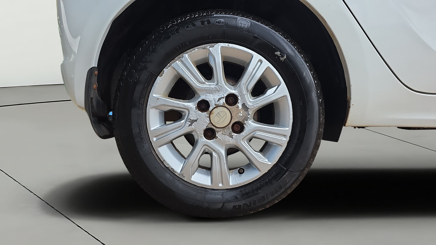 Used 2017 Tata Tiago Revotron XZ Petrol Manual tyres RIGHT REAR TYRE RIM VIEW