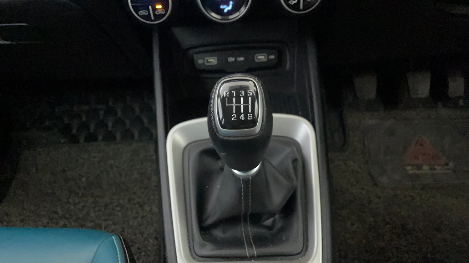 Used 2022 Hyundai Venue SX (O) 1.5 CRDi Executive Diesel Manual interior GEAR  KNOB VIEW