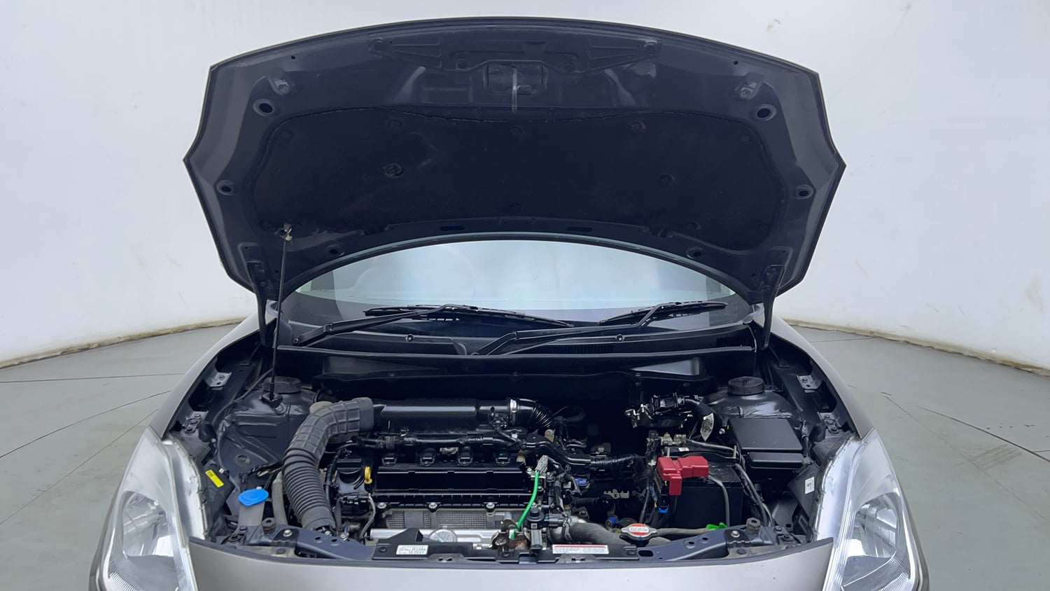 Used 2022 Maruti Suzuki Swift VXi Petrol Manual engine ENGINE & BONNET OPEN FRONT VIEW