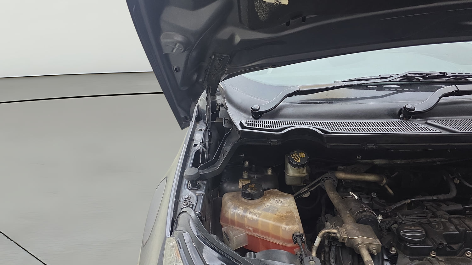 Used 2015 Ford EcoSport Titanium 1.5 TDCi Diesel Manual engine ENGINE RIGHT SIDE HINGE & APRON VIEW