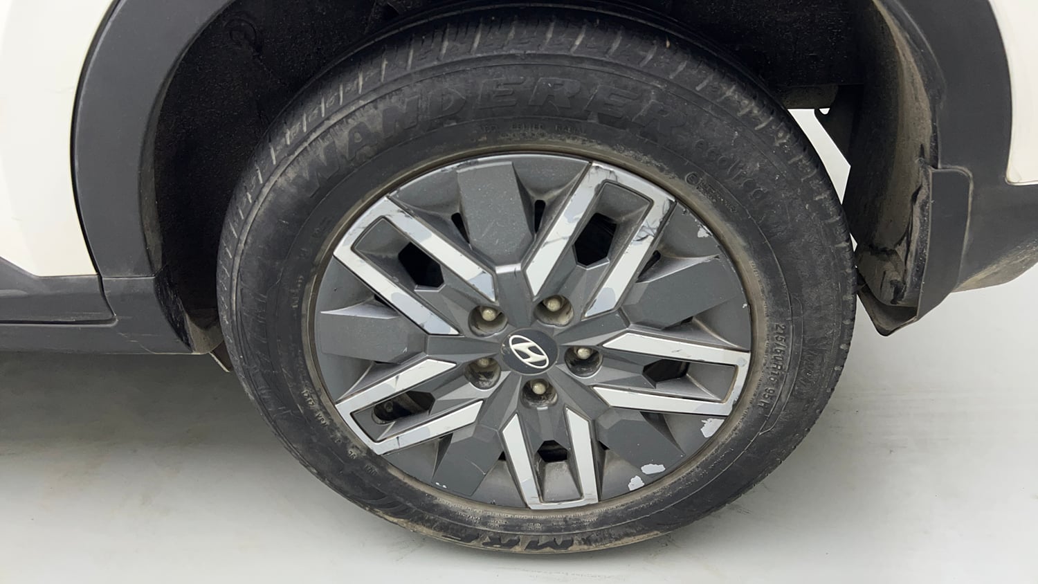 Used 2021 Hyundai Venue SX 1.5 CRDi Diesel Manual tyres LEFT REAR TYRE RIM VIEW