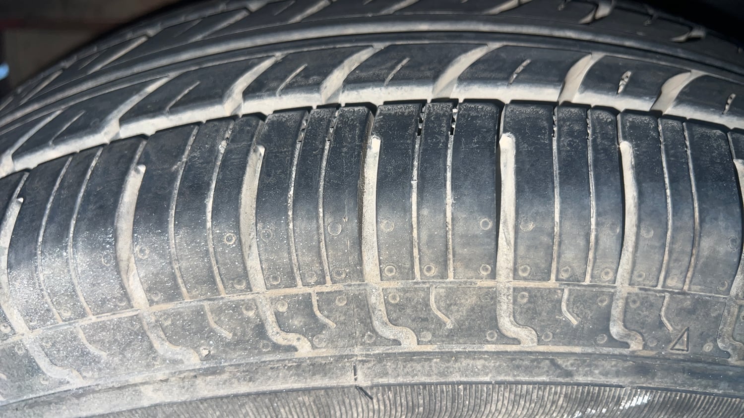 Used 2013 Maruti Suzuki Swift VXi Petrol Manual tyres RIGHT REAR TYRE TREAD VIEW