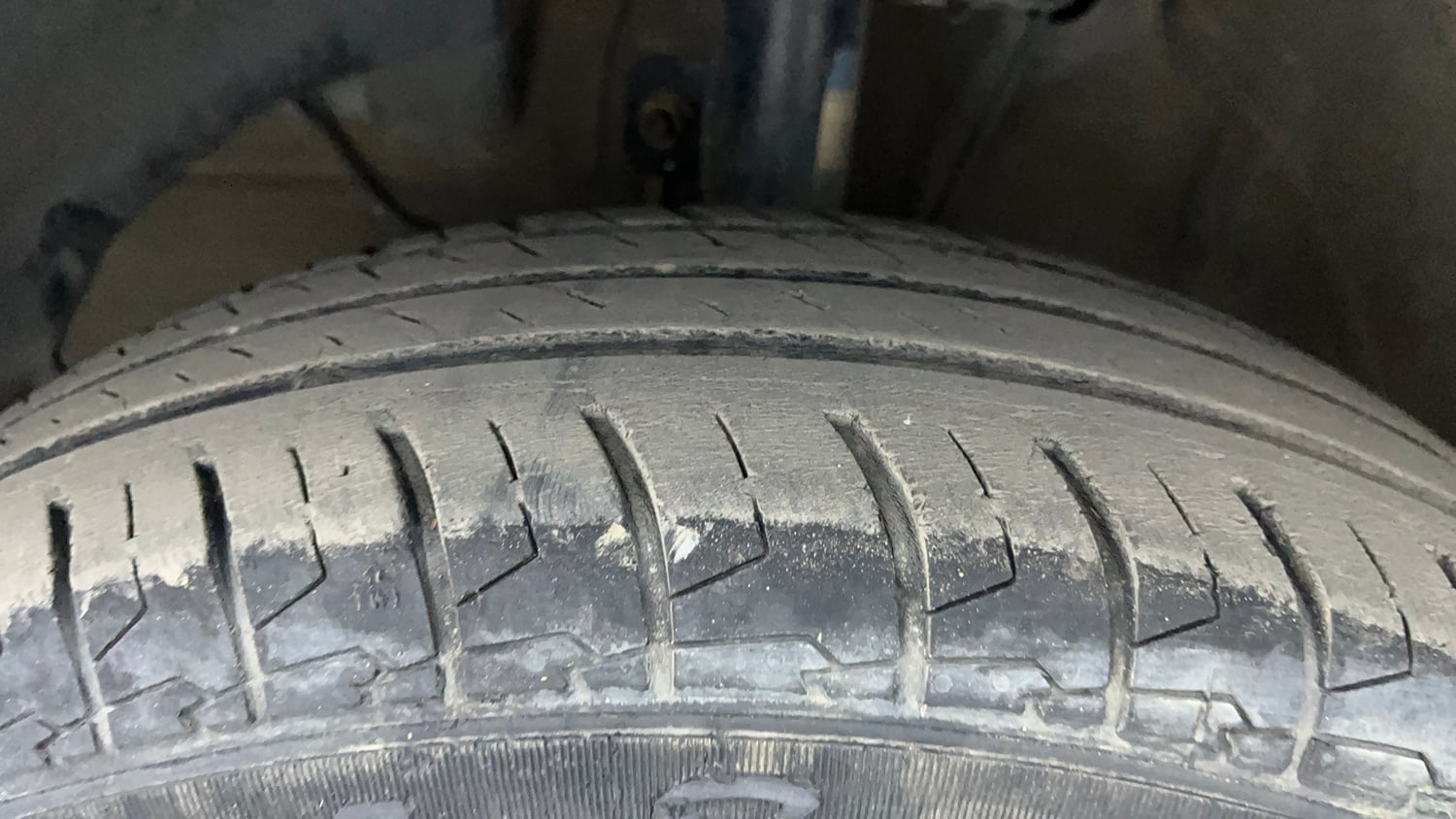 Used 2022 Maruti Suzuki Swift VXi Petrol Manual tyres LEFT FRONT TYRE TREAD VIEW