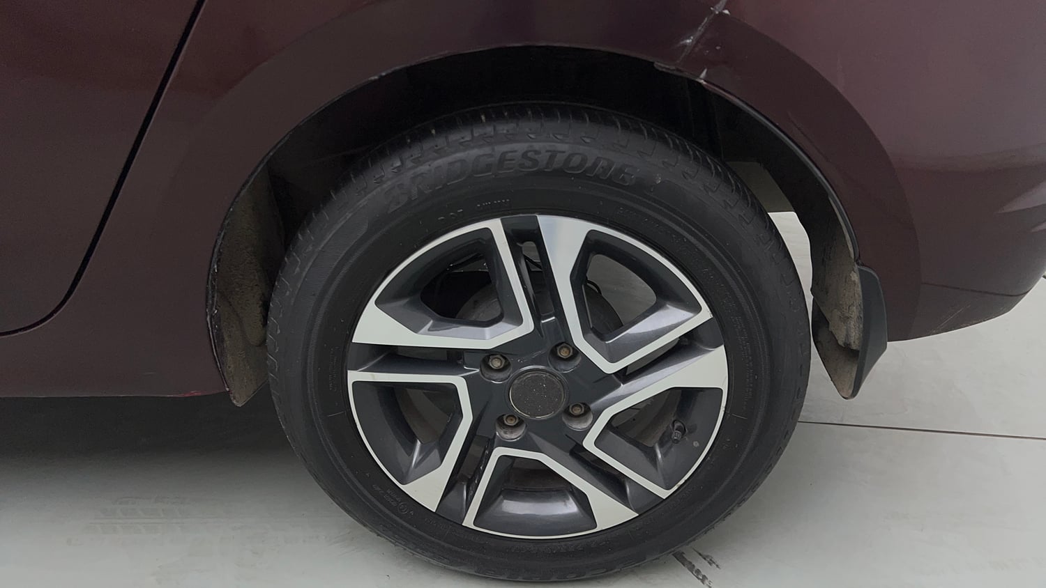 Used 2021 Tata Tigor XZA Plus Petrol Automatic tyres LEFT REAR TYRE RIM VIEW