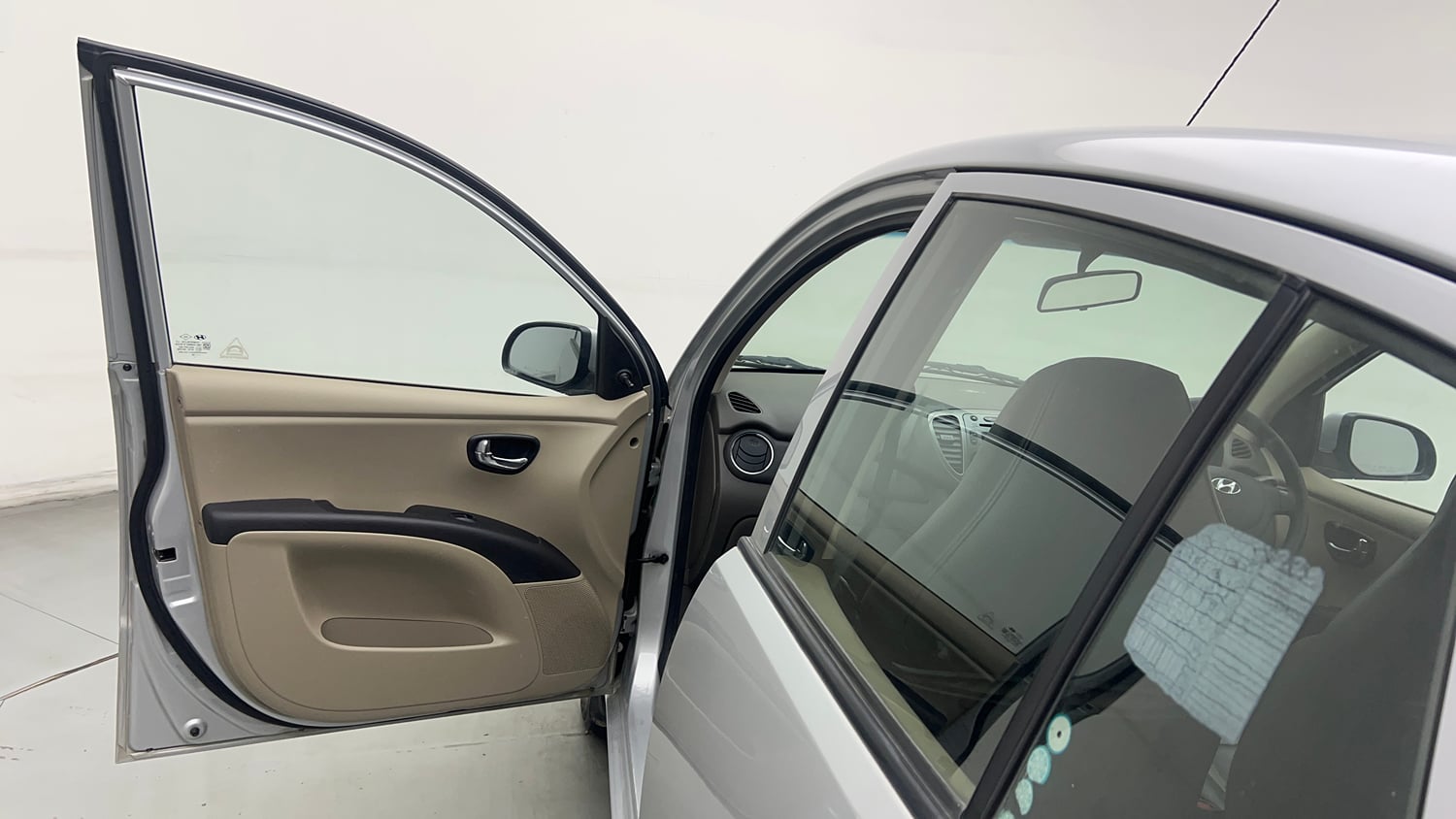 Used 2014 Hyundai i10 Sportz 1.1 iRDE2 Petrol Manual interior LEFT FRONT DOOR OPEN VIEW