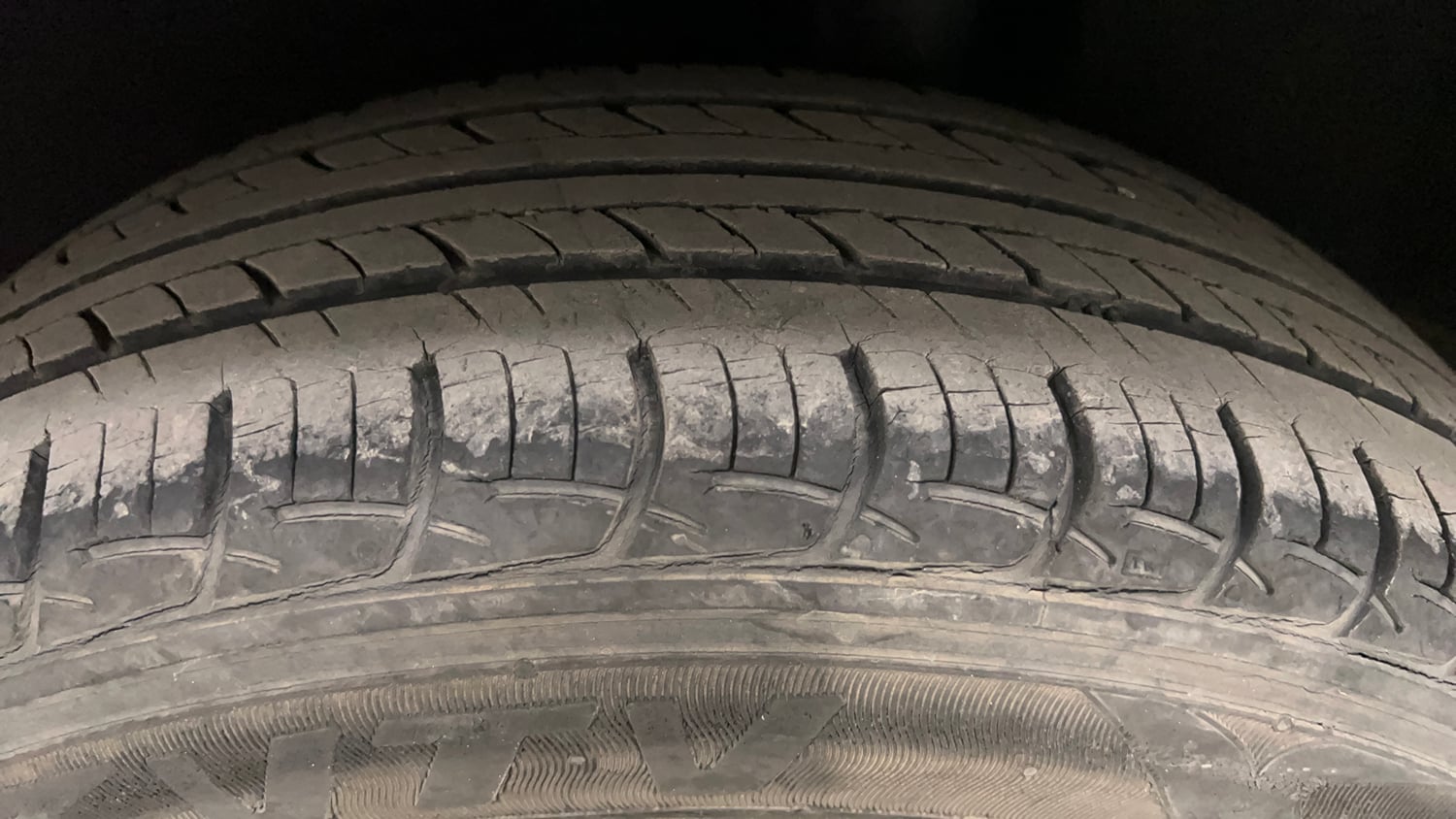 Used 2016 Maruti Suzuki Baleno Delta 1.2 Petrol Manual tyres LEFT REAR TYRE TREAD VIEW