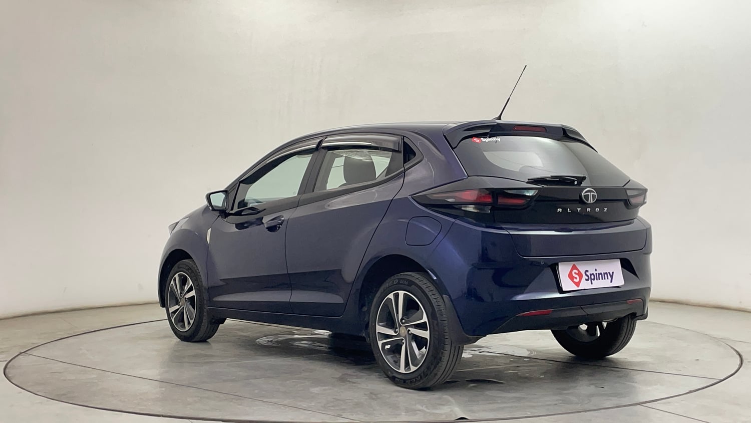 Used 2025 Tata Altroz XZ Petrol Petrol Manual exterior LEFT REAR CORNER VIEW